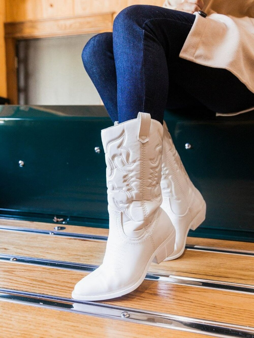 New Pure White Pointed Toe Cowboy/Cowgirl Western Boots Mid-Calf Low Block Heel - Picture 2 of 7
